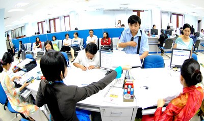Interest rate on 71 percent of old loans has been slashed to 15 percent or less per year (Photo: SGGP) Interest rate on 71 percent of old loans has been slashed to 15 percent or less per year (Photo: SGGP)
